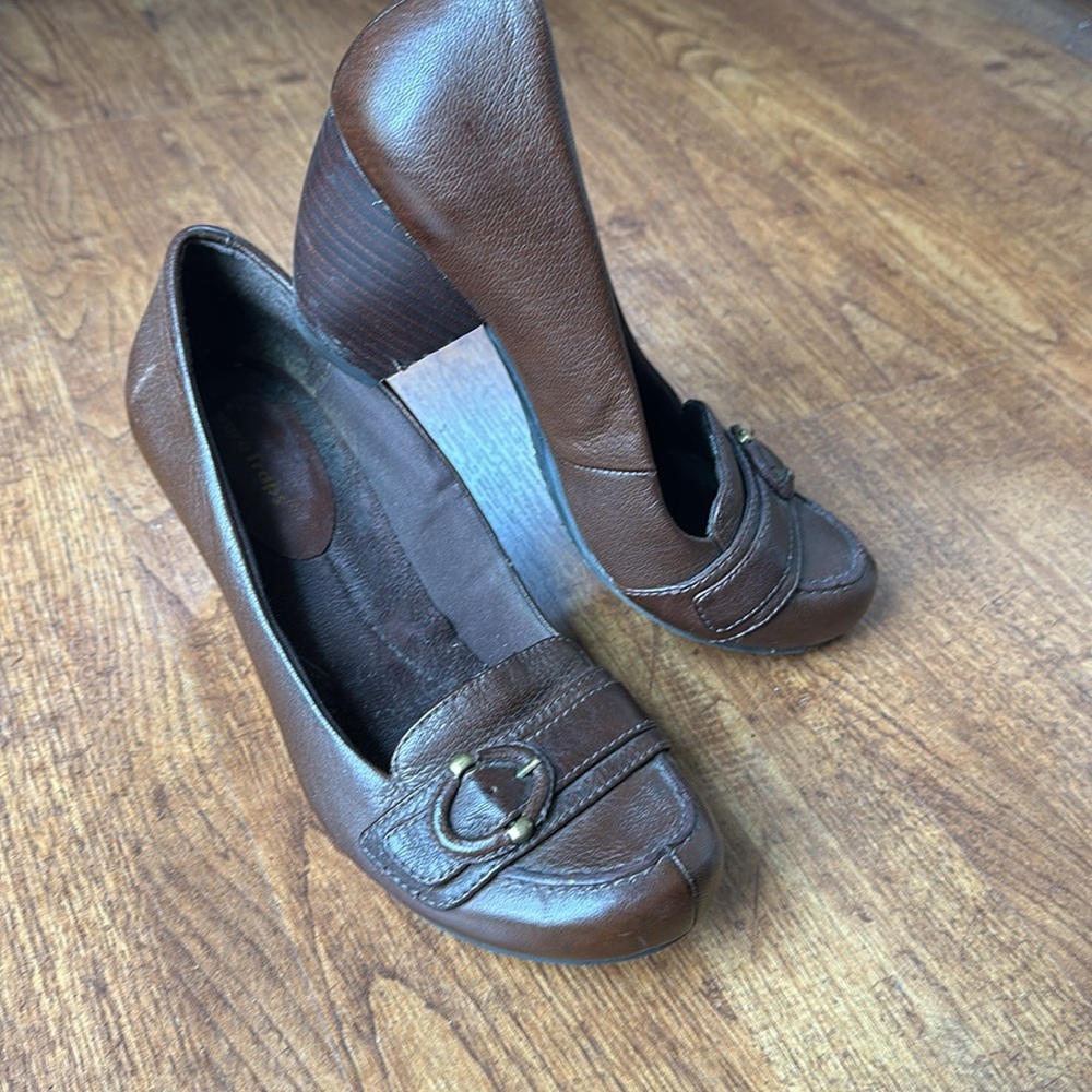 BareTraps Brown Leather Loafer Heels Womens Sz 9 Block Heel Comfort Career Shoe